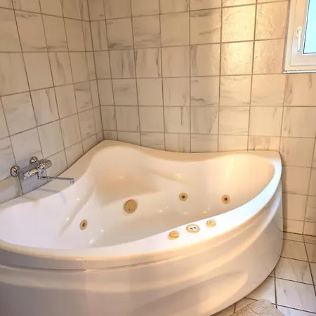 Feriehus Cozy Family Summer House In Jegum For 6 With Sauna, Jacuzzi & Wood-fired Hot Tub Oksbøl